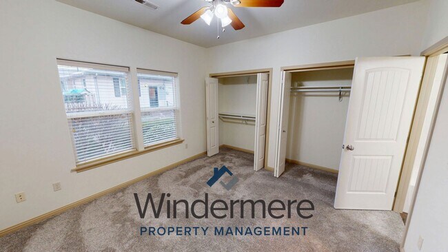 Building Photo - coll1100