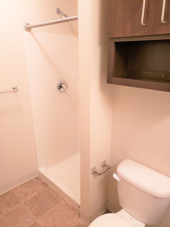 Building Photo - 1001 W Broadway Ave