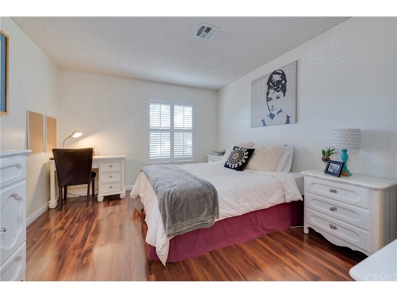 Building Photo - 10311 Azuaga St