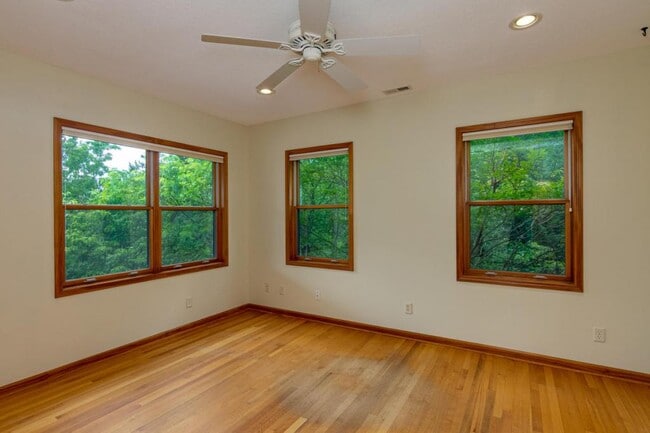 Building Photo - 348 Winding Ridge