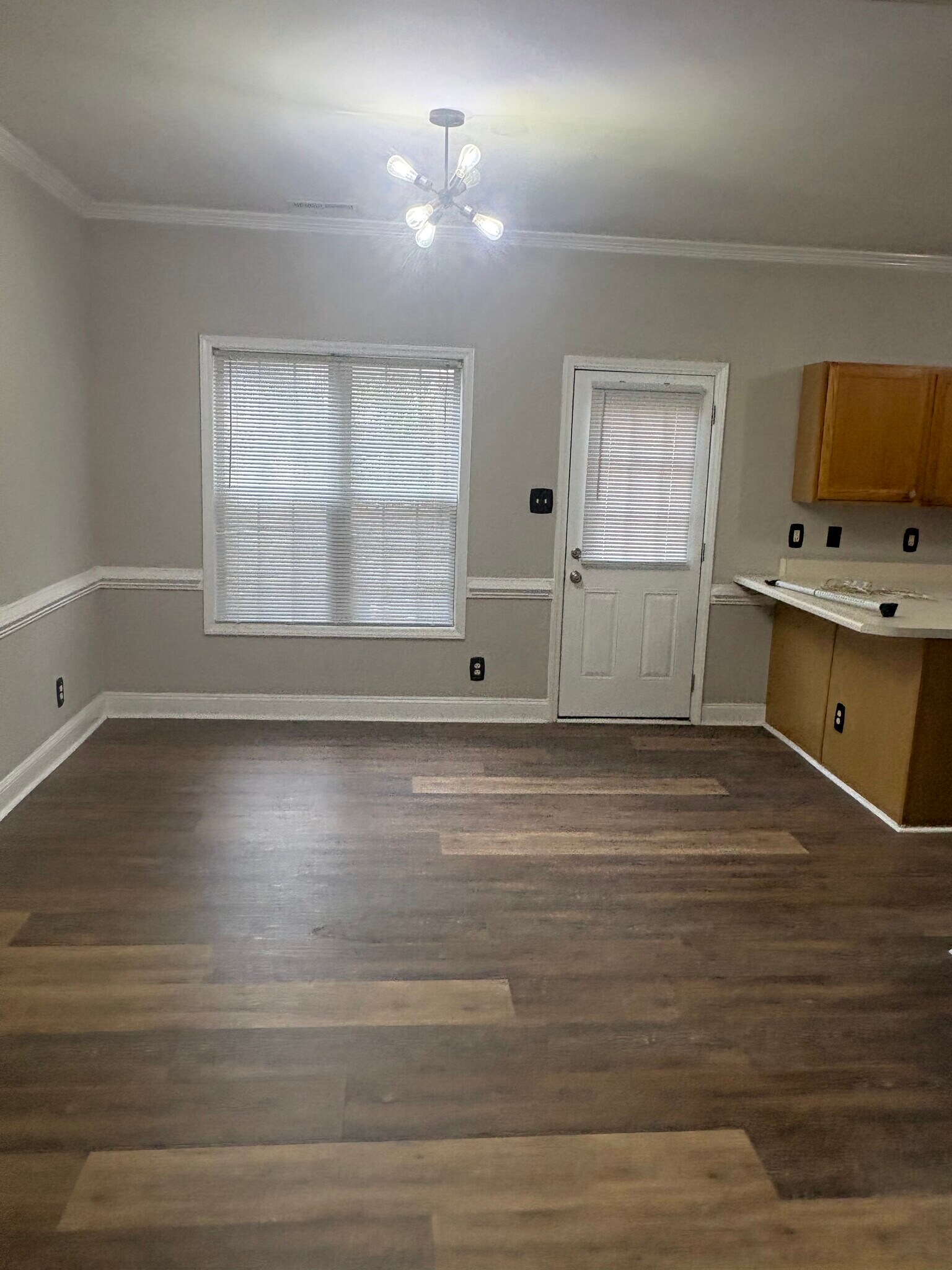 Dining room area - 4643 Vendue Range Dr