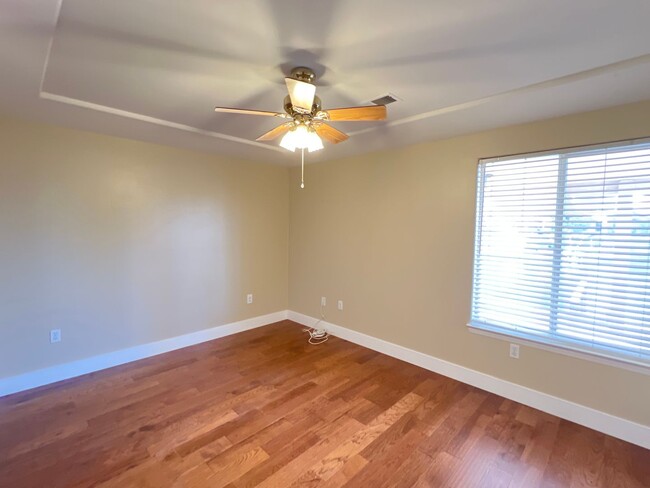 Building Photo - MOVE IN SPECIAL- 1/2 OFF FIRST MONTH'S REN...