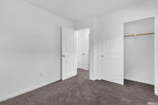 Building Photo - 698 Valmy Dr
