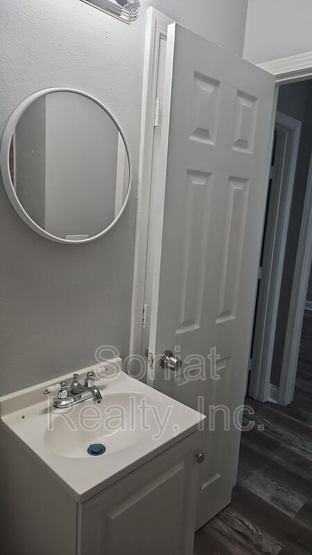 Building Photo - 924 Deslonde St