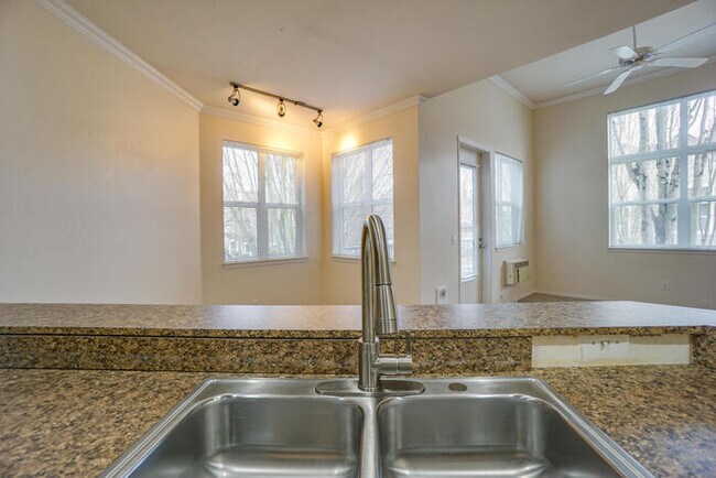 Building Photo - BEAUTIFUL CONDO ON THE COLUMBIA RIVER