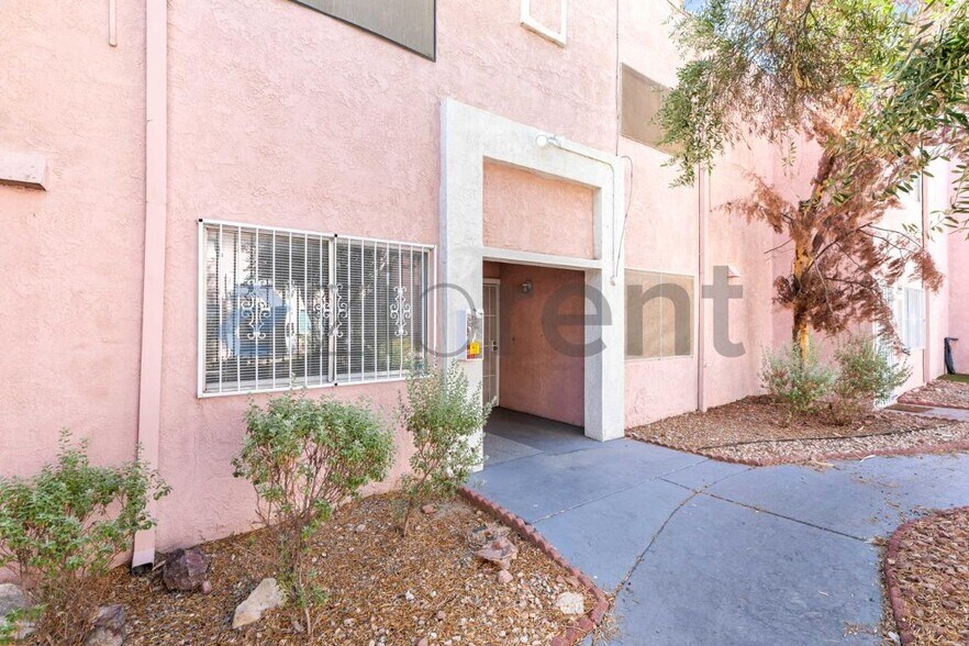 Building Photo - Unit 33
