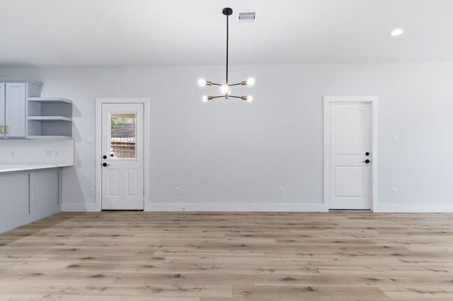 Building Photo - 7040 Kinney St