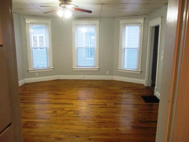 Building Photo - 913 W Grove St