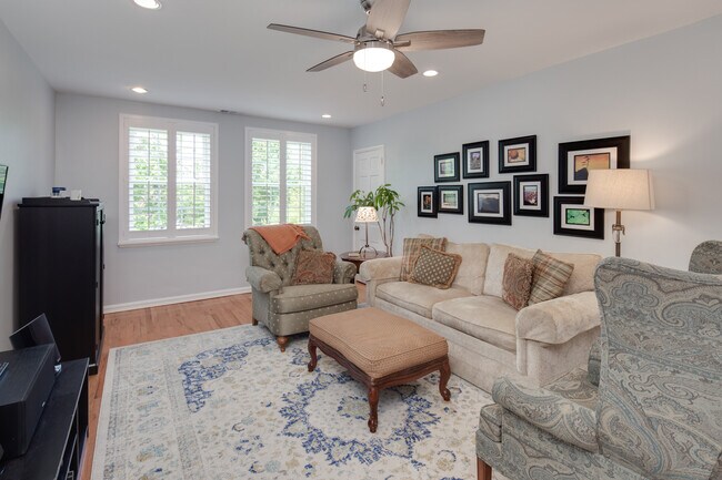 Building Photo - 3281 S Stafford St