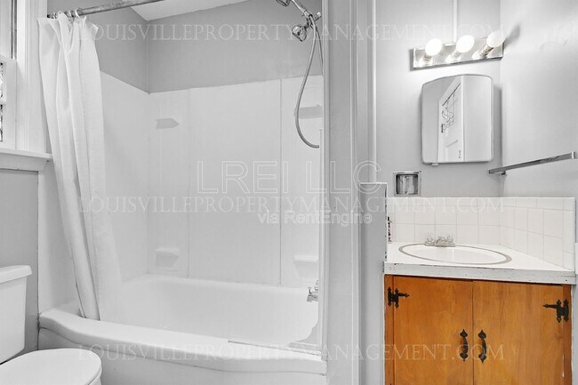 Building Photo - 710 Rubel Ave