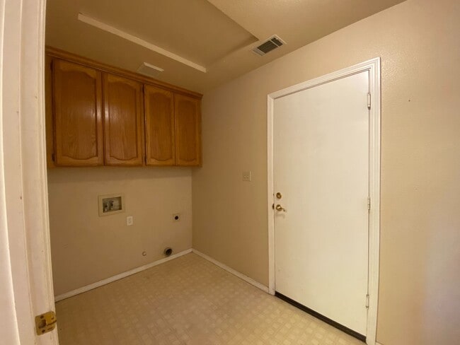 Building Photo - North West Fresno Home, 3BR/2BA, 1878sf, B...
