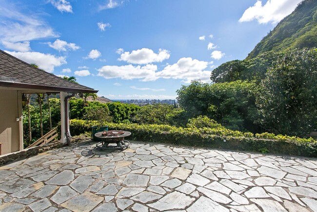 Building Photo - Rare Manoa retreat