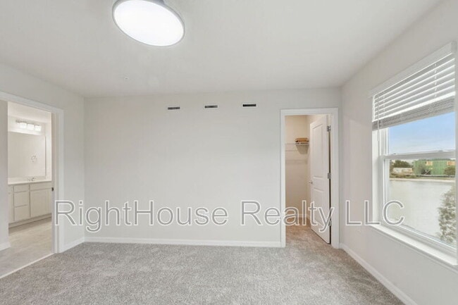 Building Photo - 3082 Emerald Acrs Ln