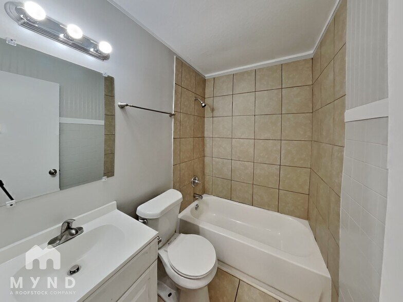 Building Photo - 3049 Bluefield Dr