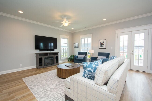 Building Photo - Norton Commons Fully Furnished Condo for Rent!