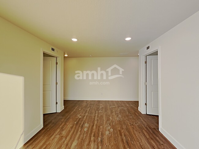 Building Photo - 1321 Rickshaw Ln