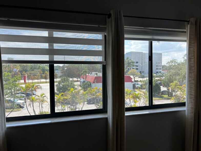 Building Photo - 2550 SW 18th Terrace