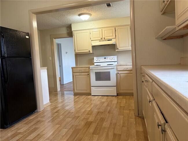 Building Photo - 2255 E Huntsville Rd