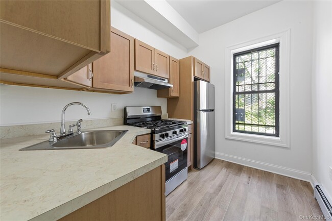 Primary Photo - 1587 Lincoln Pl