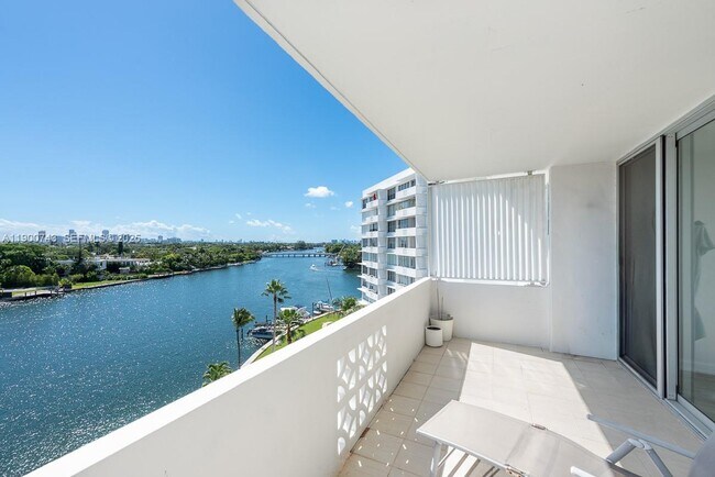 Building Photo - 9101 E Bay Harbor Dr