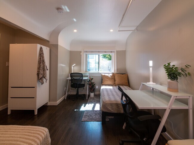 Your cozy corner to unwind and recharge - 2335 Warring