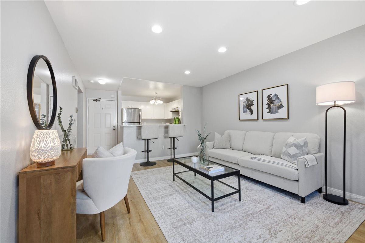 Building Photo - 3440 Lebon Dr