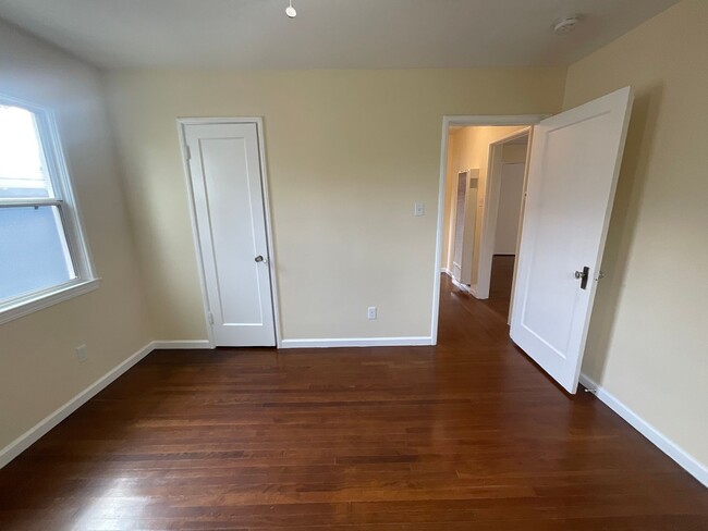 Building Photo - Charming San Carlos Home in Prime Location!
