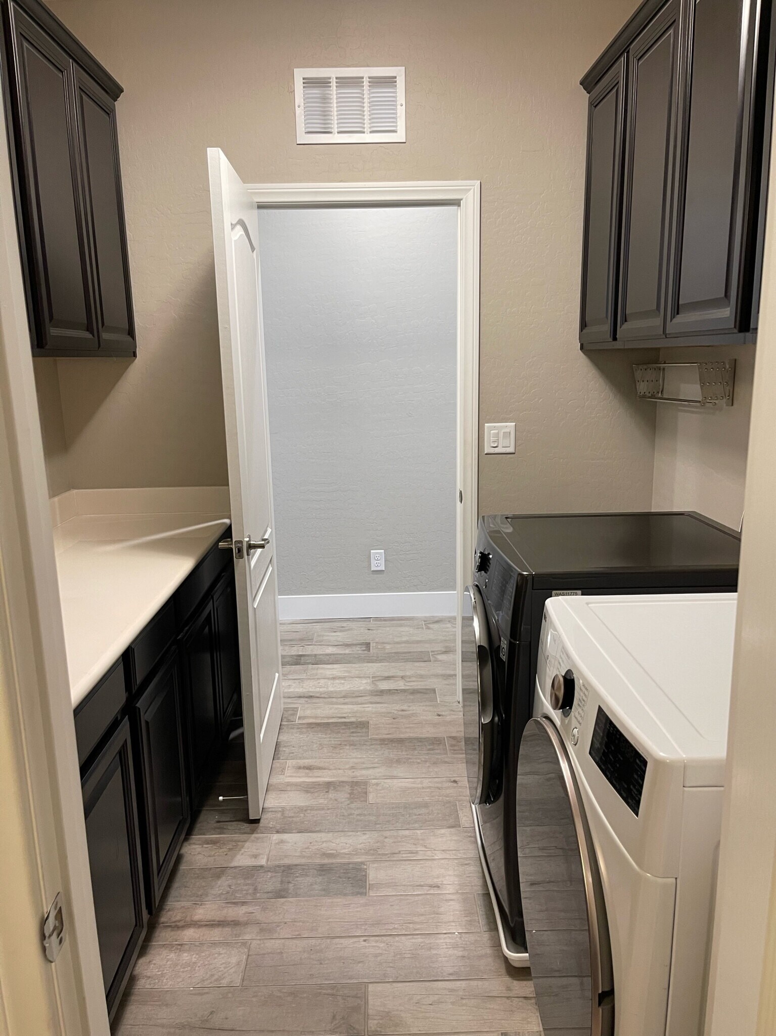 laundry - 10647 Marble Arch St