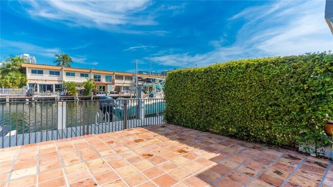 Building Photo - 3827 NE 166th St