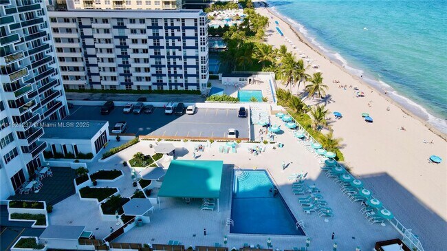 Building Photo - 3140 S Ocean Dr