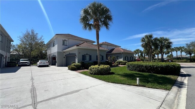 Building Photo - 12111 Santaluz Dr