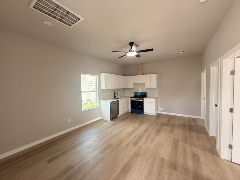 Building Photo - 7909 Ford St