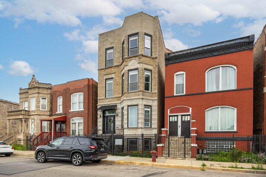 Building Photo - 3328 W Congress Pky