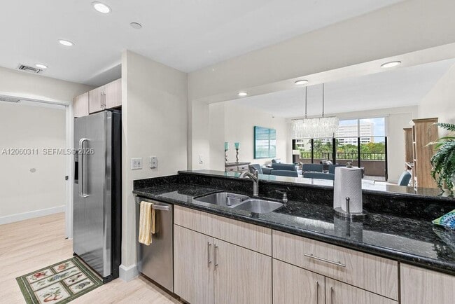 Building Photo - 251 Crandon Blvd