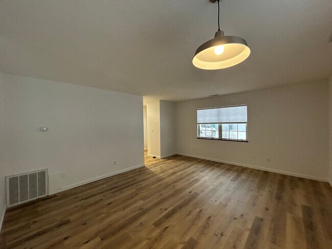 Building Photo - 917 N Clay St