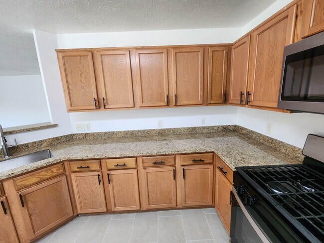 Building Photo - 427 Remington Heights Dr