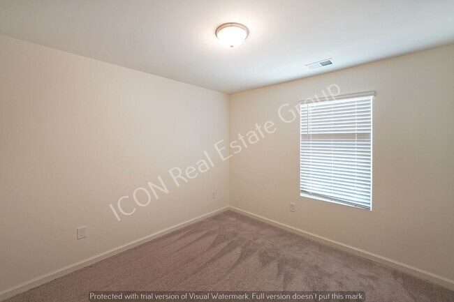 Building Photo - 3/2.5 Townhouse close to 41 and downtown