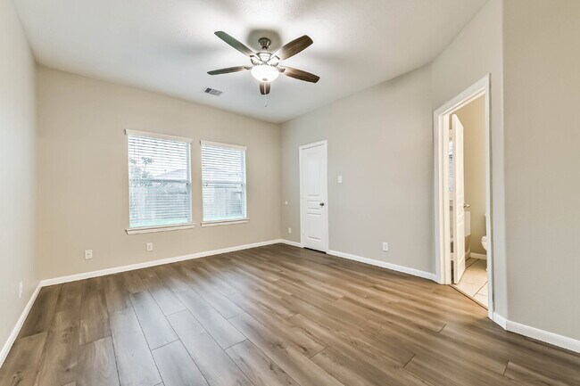 Building Photo - Beautiful 4-Bedroom, 2-Bath Home in Bay Co...