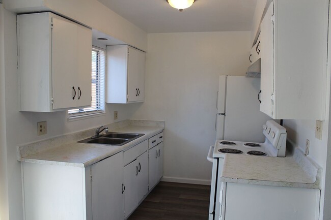 Building Photo - Back On the Rental Market 2 Bedroom Tri-Pl...