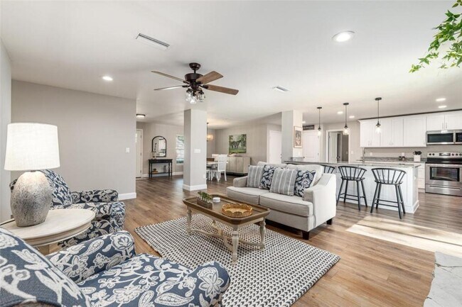 Building Photo - 4530 SE 14th St