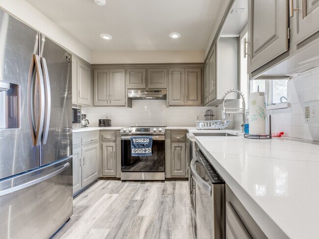 Building Photo - Mid-Term Rental in Glenbrook Addition, Nic...