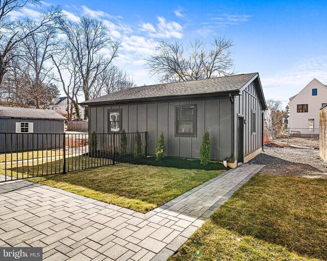 Building Photo - 705 Preston Ave