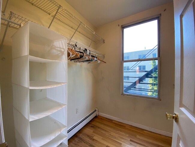 Building Photo - 218 Willow Ave