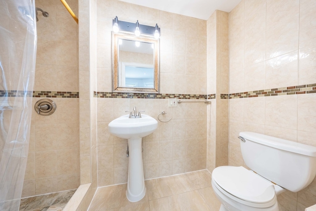 Building Photo - 7 Alcott St