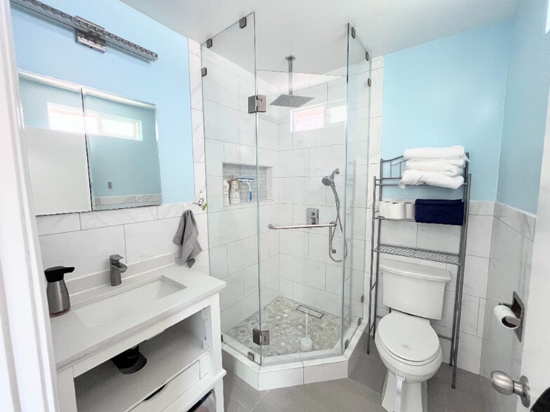 Building Photo - 17700 S Western Ave