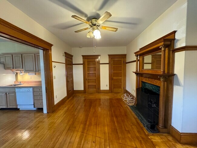 Building Photo - 590 Cambridge St