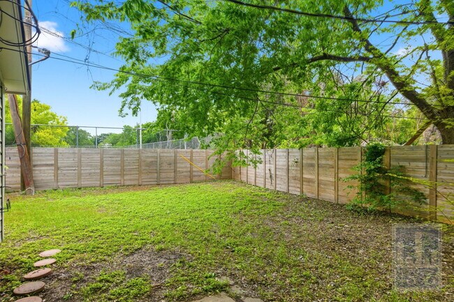 Building Photo - 13305 Waverly Ct