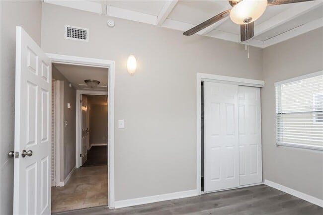 Building Photo - 800 62nd Pl S