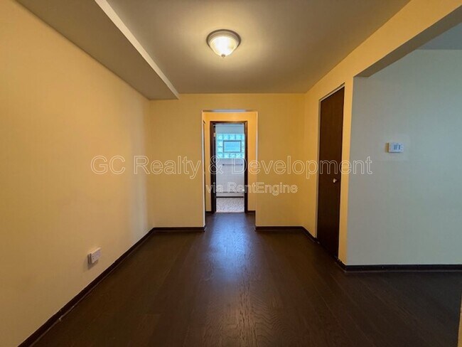 Building Photo - 386 Alles St