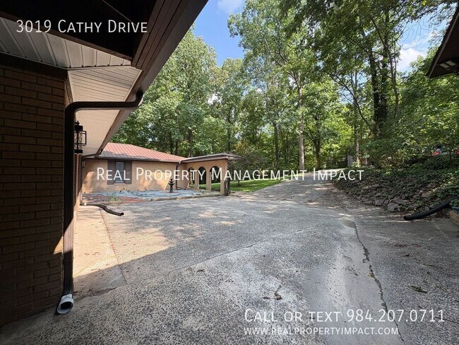 Building Photo - 3019 Cathy Dr